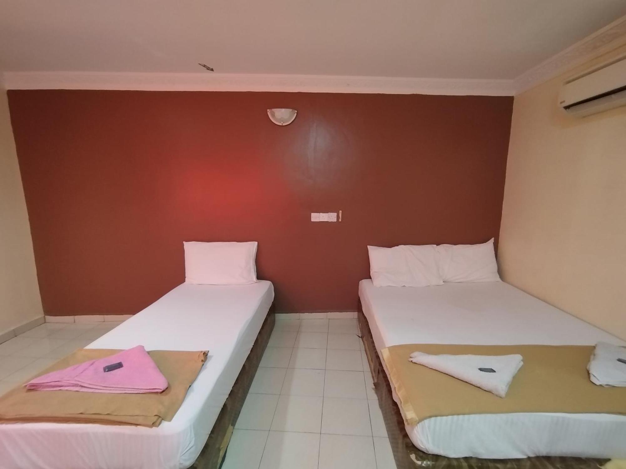 Sentosa Villa Hotel Кланг Экстерьер фото